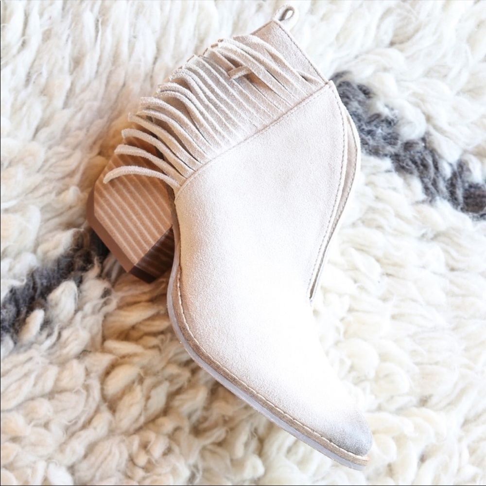 NIB Distressed Cream Fringe V Cut Ankle Boot_6